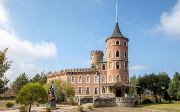 历经沧桑的巴甫洛夫城堡，讲述伏特加的历史文化