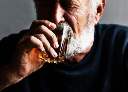 老年人喝酒都有哪些好处？
